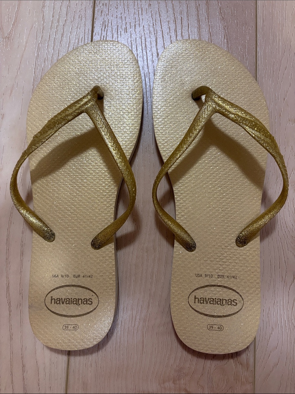 Havianas Gold Sparle Flip Flops, sz US 9/10